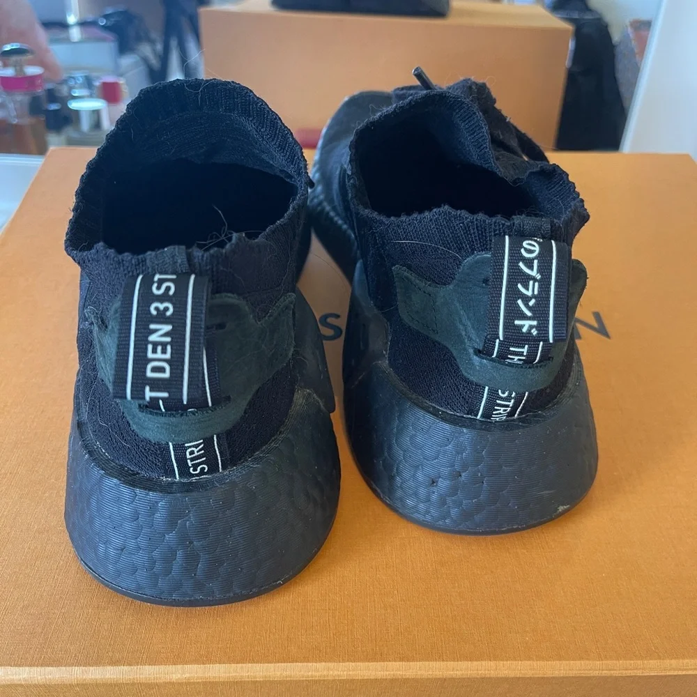 Adidas NMD R2 - Picture 3 of 4